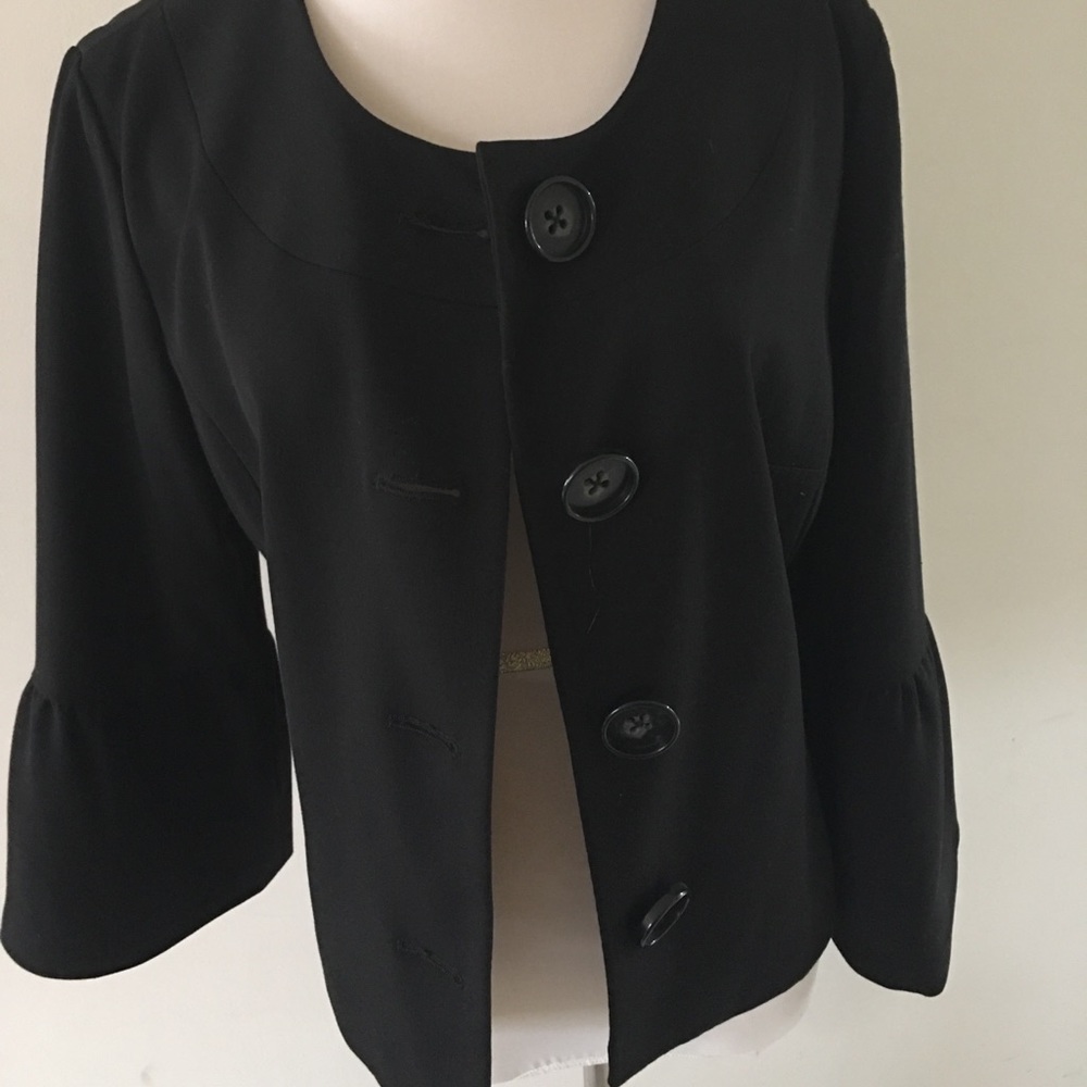 👍🏽 Classy ladies black jacket with 3/4 sleeves😍